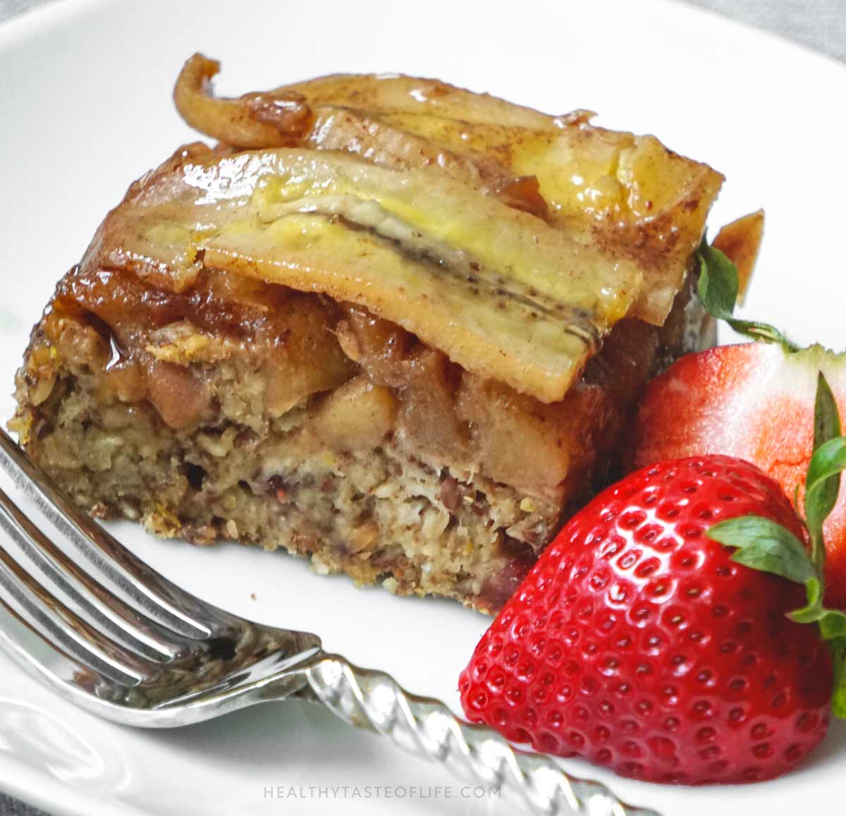 oatmeal breakfast cake with apple and banana