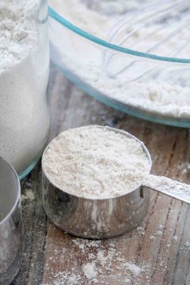DIY Gluten Free Flour Blend / Mix Recipe - great for pastries, cake, muffins, crepes etc. Learn how to make your own healthy gluten free flour blend with 4 ingredients - it has a higher whole grain ratio (sorghum, brown rice), no nutrition-less starches and no gums. Easy cheap and healthier #glutenfreeflourmix #glutenfreeflourblend #glutenfreeflour #glutenfree