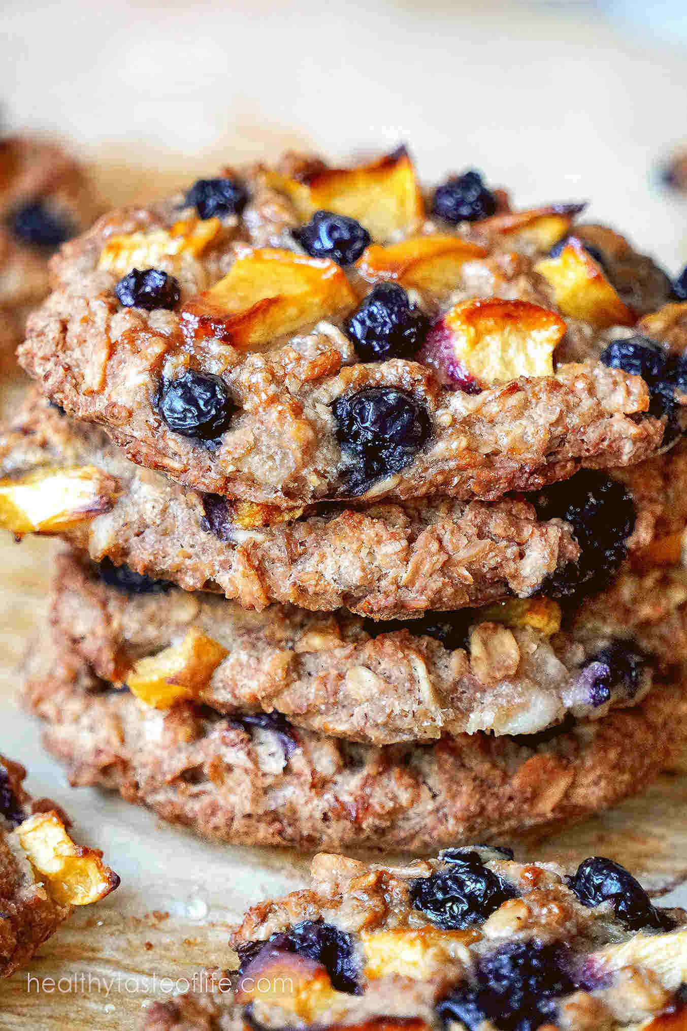 Oatmeal Cookies With Blueberries Recipe + Video – with peach chunks and blueberry.