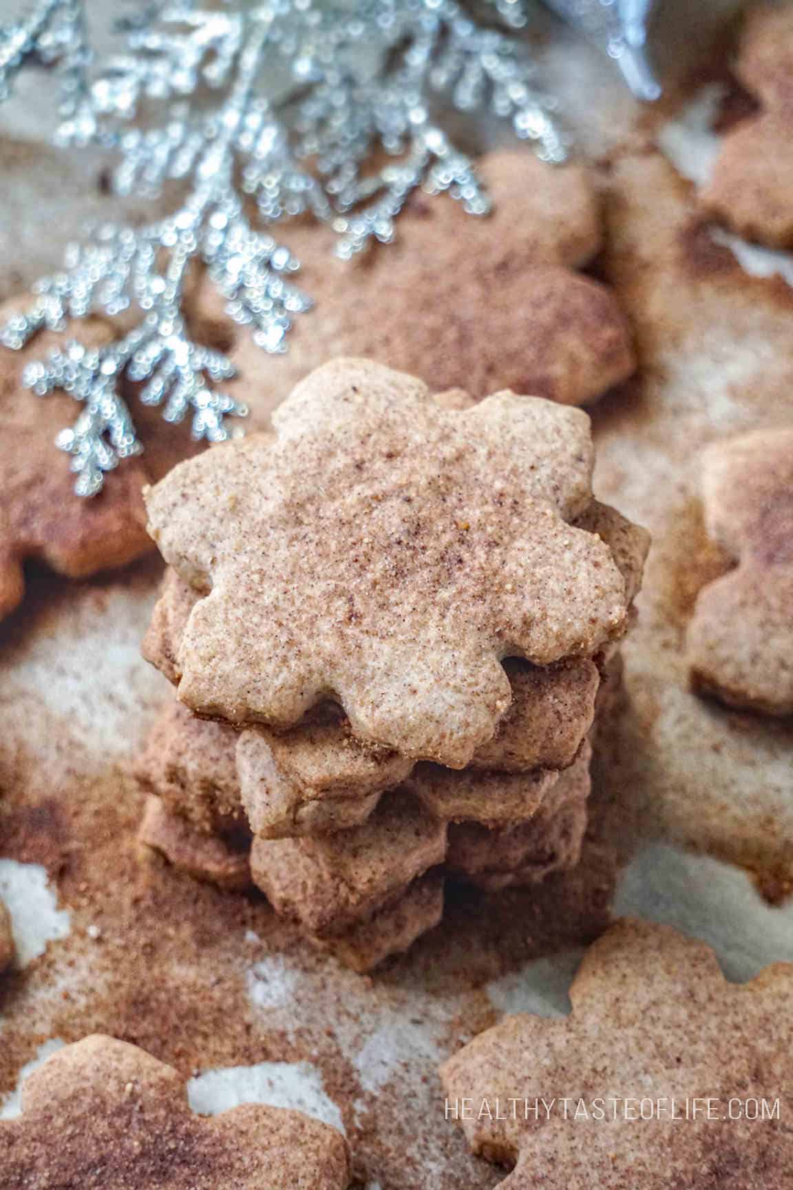 Healthier gluten free vegan Christmas Cookies. Gluten free sugar cookie recipe with cinnamon, walnut and maple flavor. Star shaped cookies