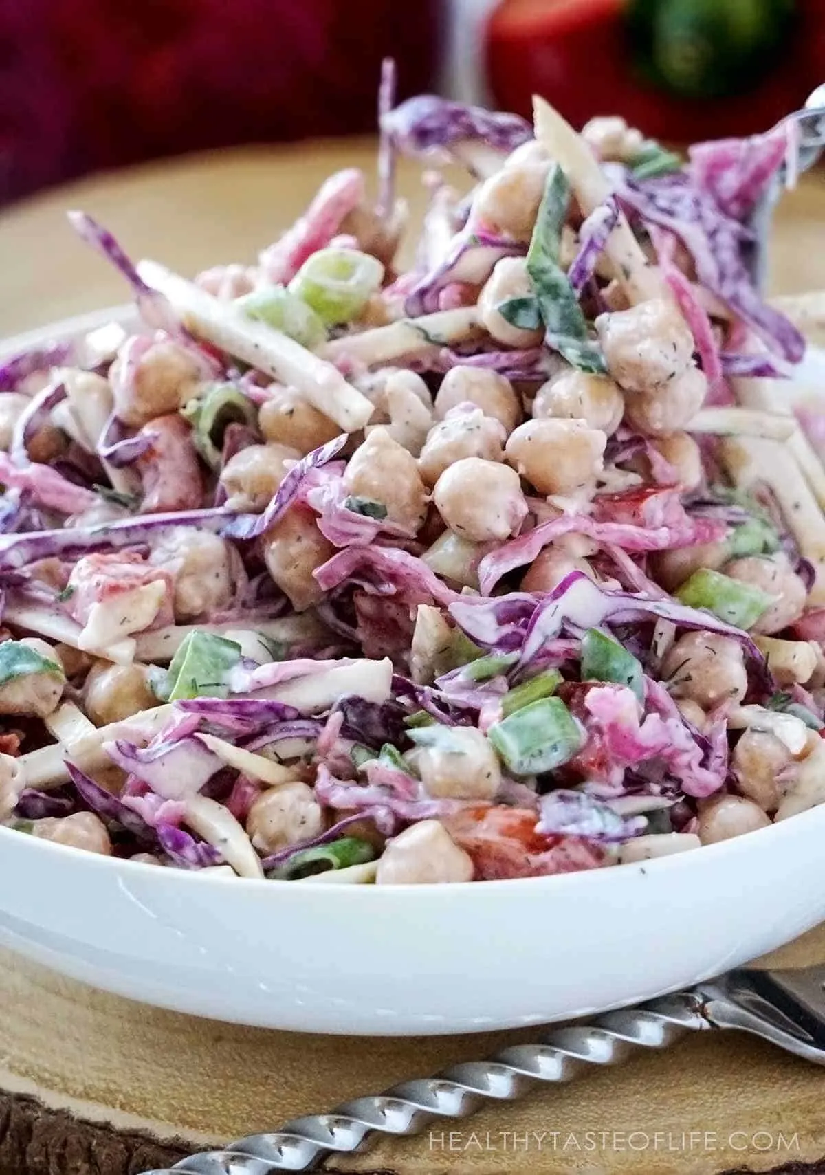 Red Cabbage Chickpea Salad With a Creamy Vegan Dressing. 