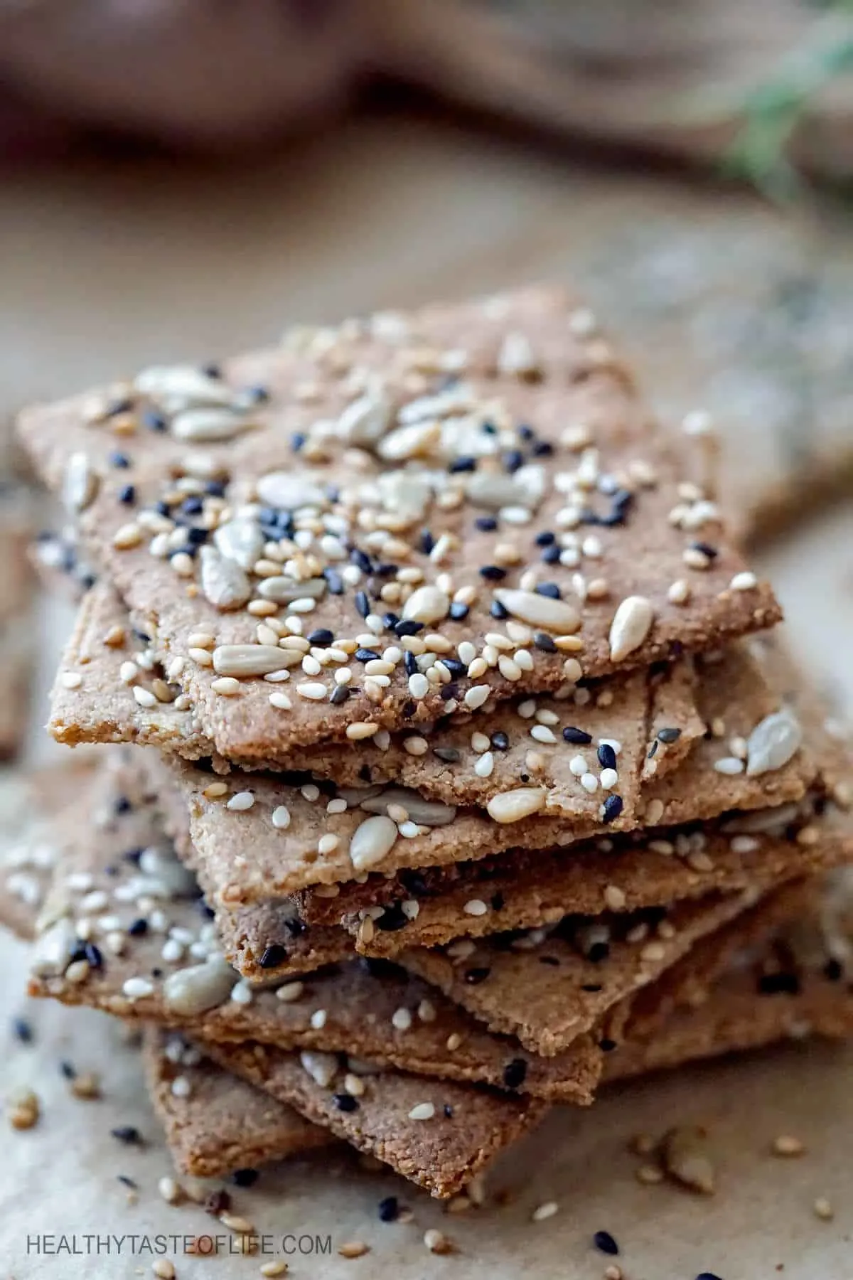 Keto crackers recipe without cheese. These homemade keto low carb crackers are made with healthy fats, a variety of seeds and grain free flour (tigernut or almond flour). These keto crackers recipe is also vegan (dairy free) and easy to make. #keto #crakers #lowcarb #seedcrackers #ketocrackers #vegan