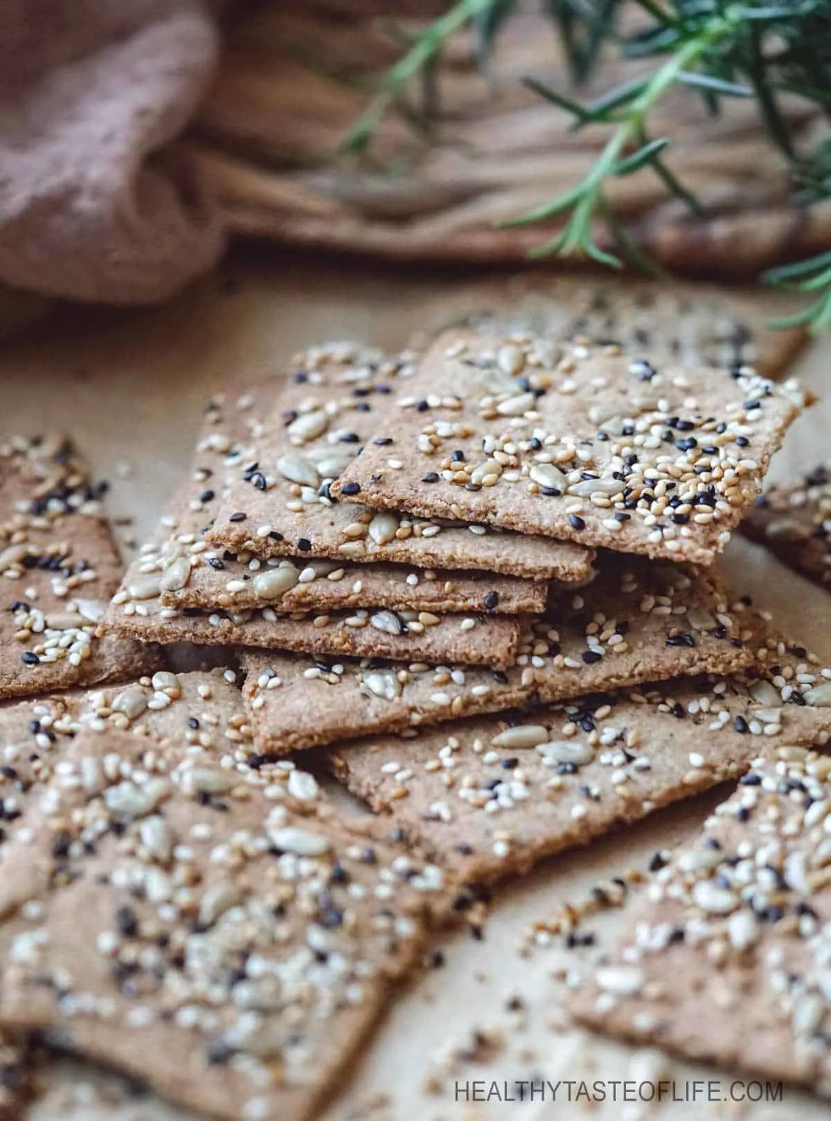Keto crackers recipe (low carb, vegan, dairy free, nut free, grain free)  with seeds. #keto #lowcarb #crackers