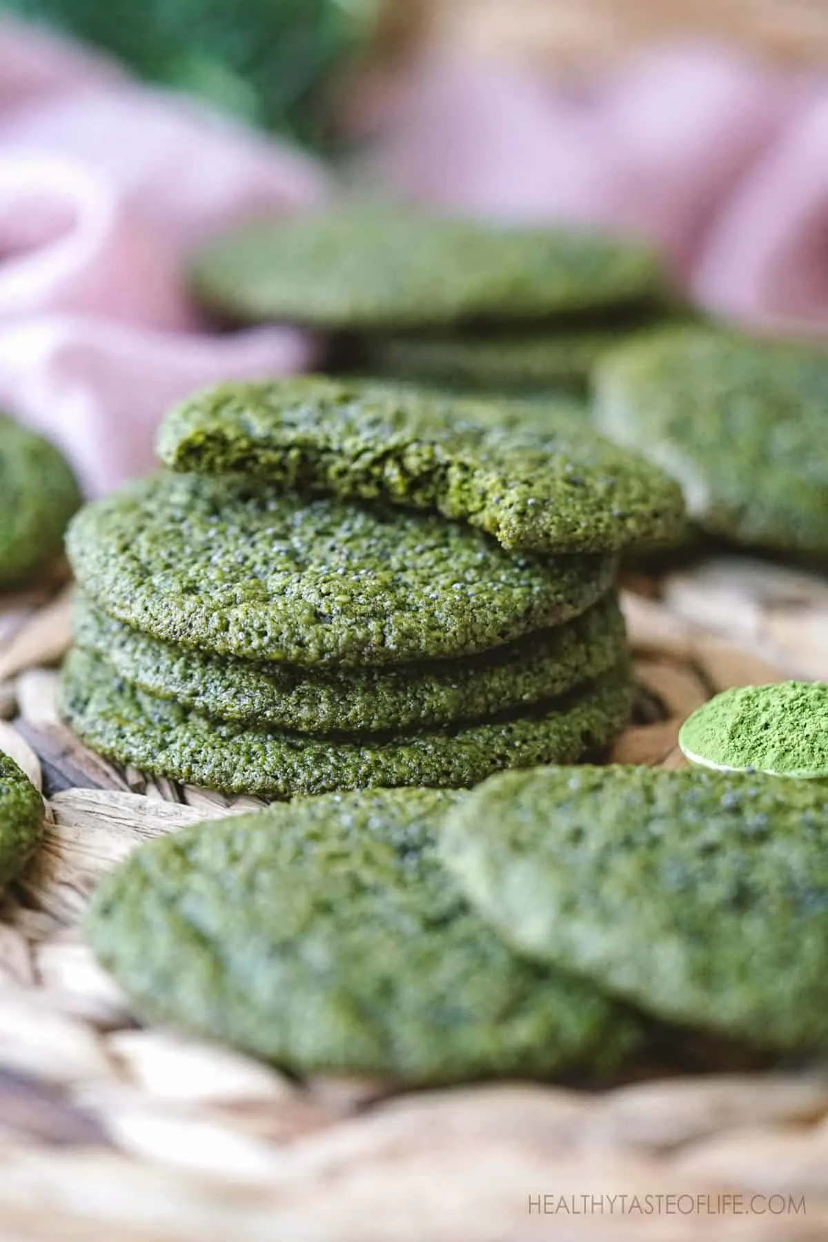 Healthy Vegan Matcha Cookies Recipe - Gluten Free Matcha cookies with oatmeal and seeds. Easy matcha cookie recipe without refined sugar and egg. Chewy, crisp and delicious #matchacookies #recipe #healthy #vegan #glutenfreecookies #matchasugarcookies 