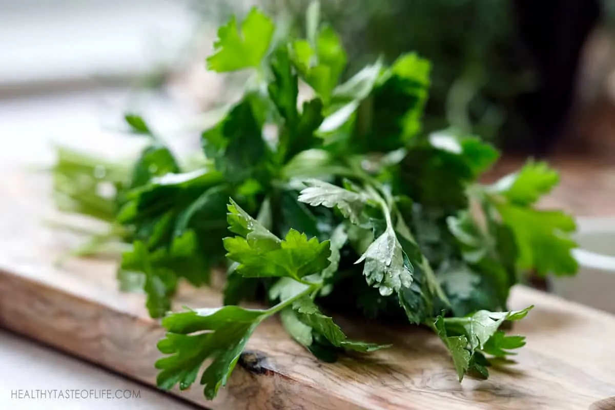 Flat leaf parsley, washed prepared for smoothie
