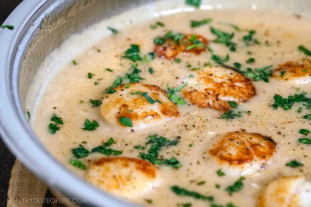 Whole30 paleo scallops with creamy dairy free sauce in one pan.