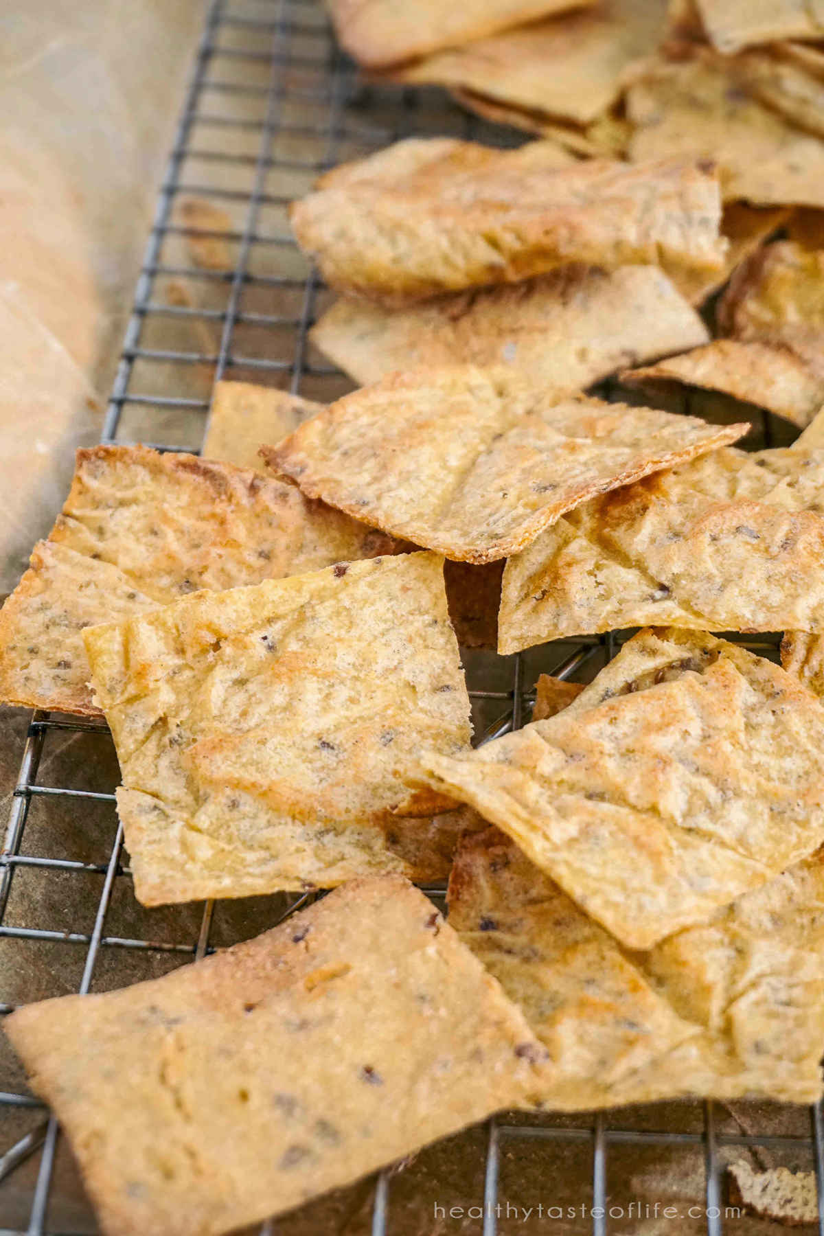 Vegan cauliflower crackers or chips baked in the oven - thin crisp and crunchy.
