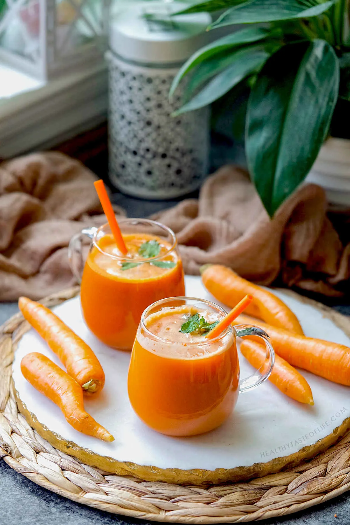 Carrot juicing - homemade carrot juice served in glass mugs. Recipe for carrot juice.