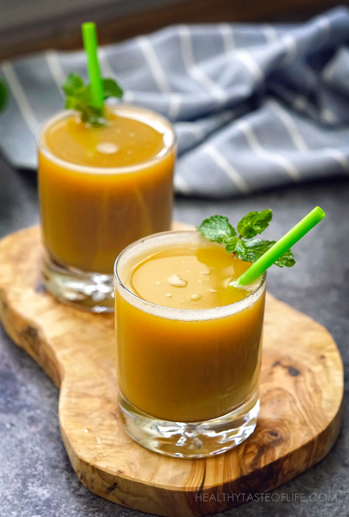 Cabbage juice recipe for ulcers which consists of green cabbage, celery, carrot apple and mint leaves.