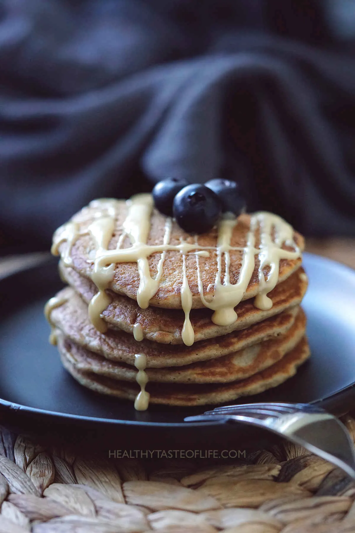 Pancakes with oat flour and coconut yogurt.