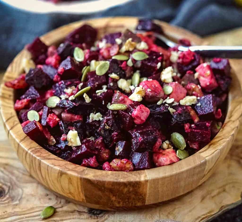 simple beetroot salad featured IMAGE