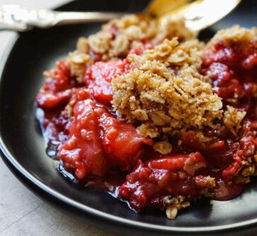 strawberry crisp crumble featured image