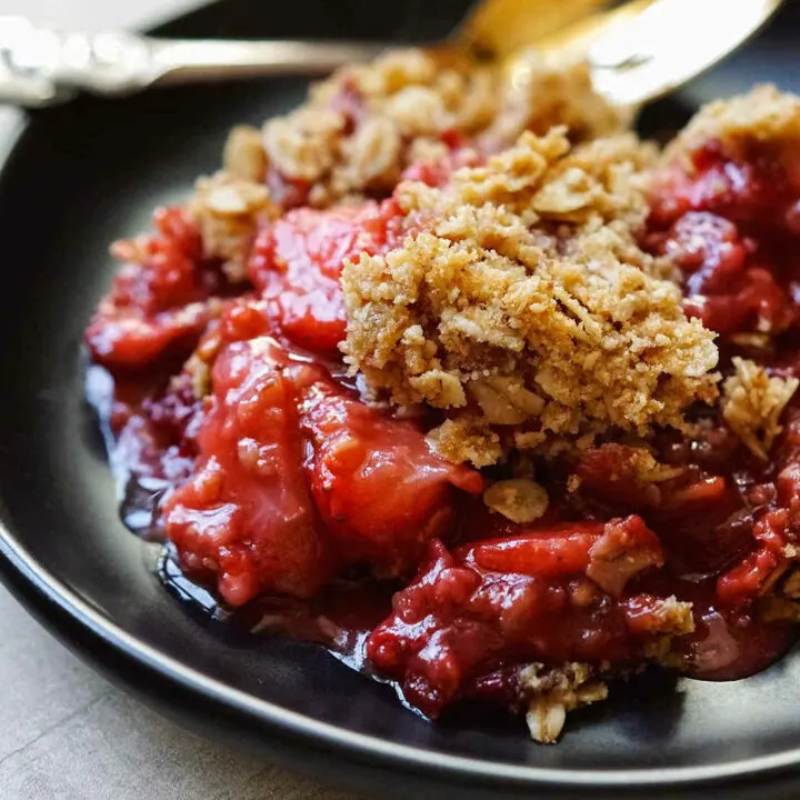 strawberry crisp crumble featured image