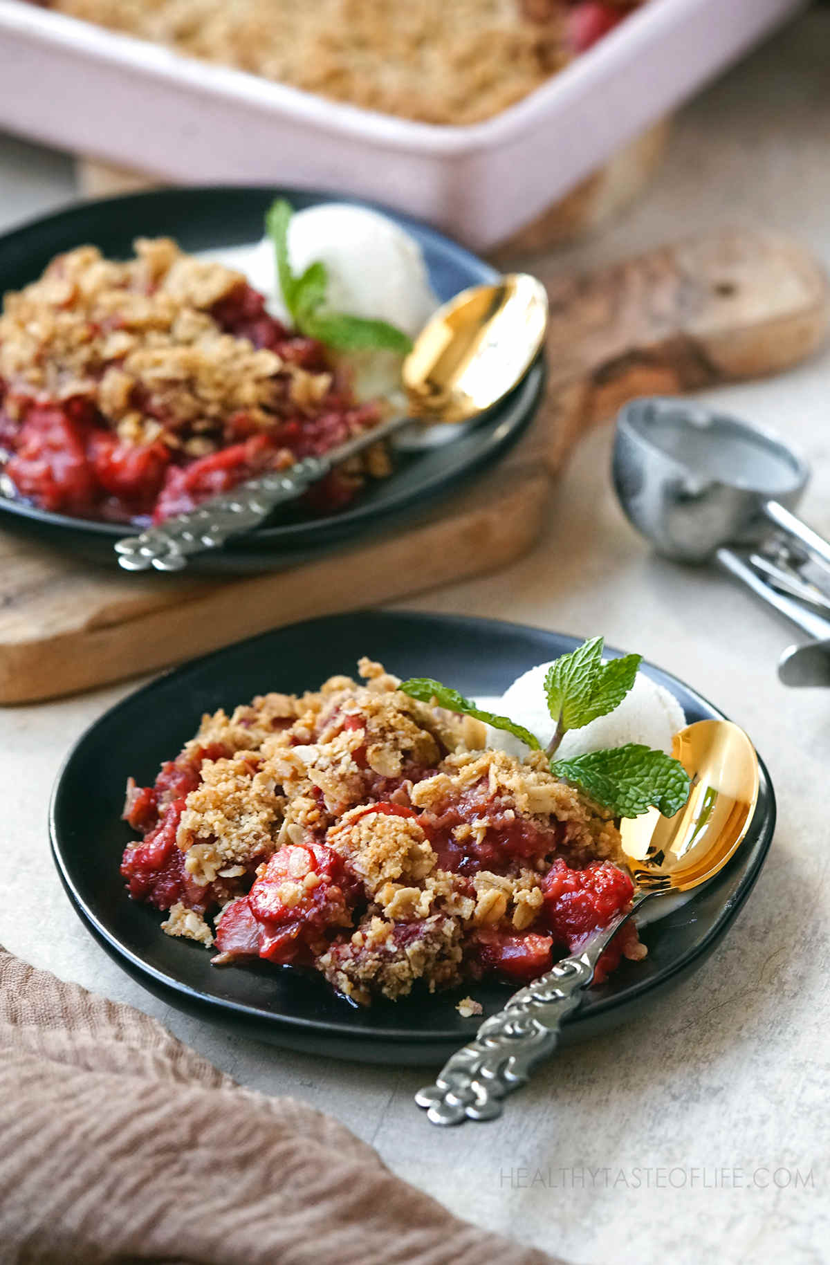 Healthy Strawberry Crumble Made With Fresh Strawberries. 