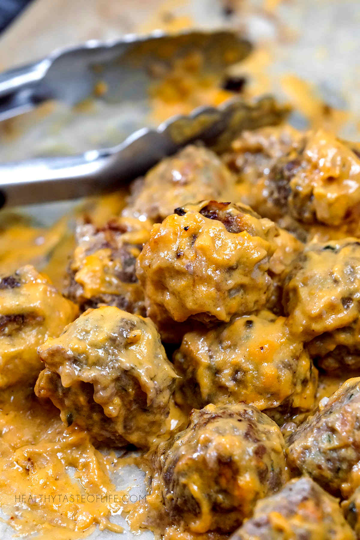 Mixing the beef meatballs with it's juices leaked after baking with the mango sauce makes a delicious creamy gravy.