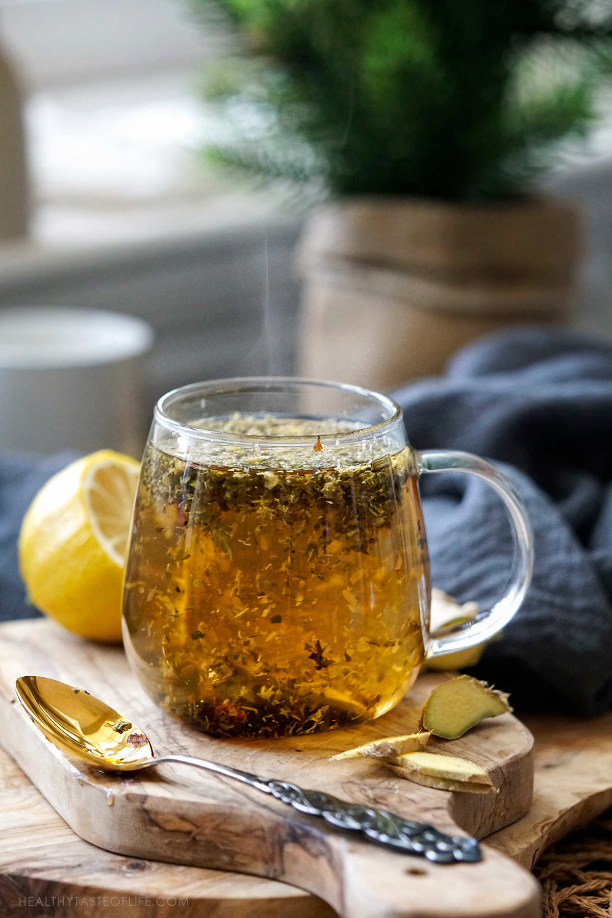Best tea for a cold you can make at home in a mug. Tea that helps with colds.