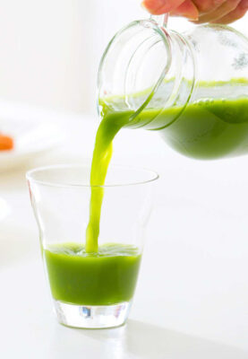 pouring celery juice in a glass