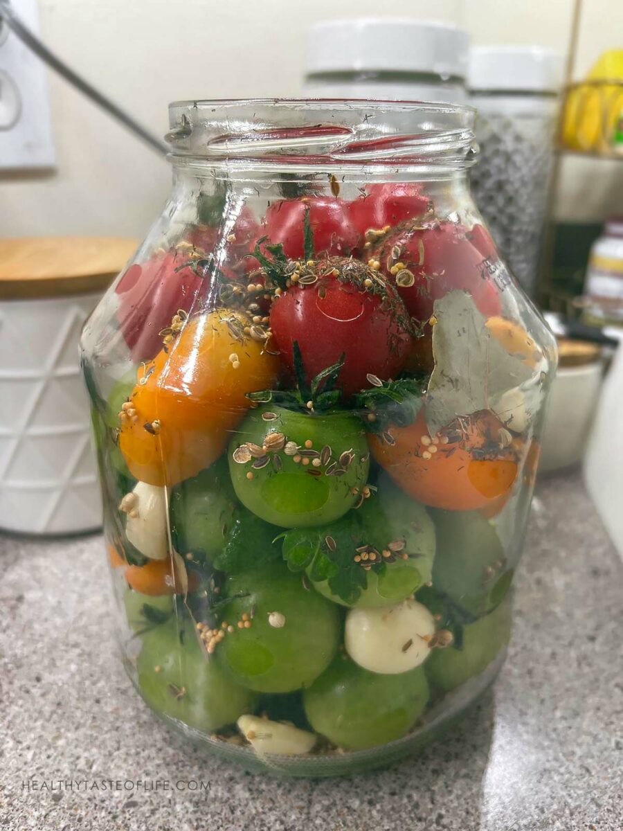 Fermented green tomatoes mixed with orange ones.