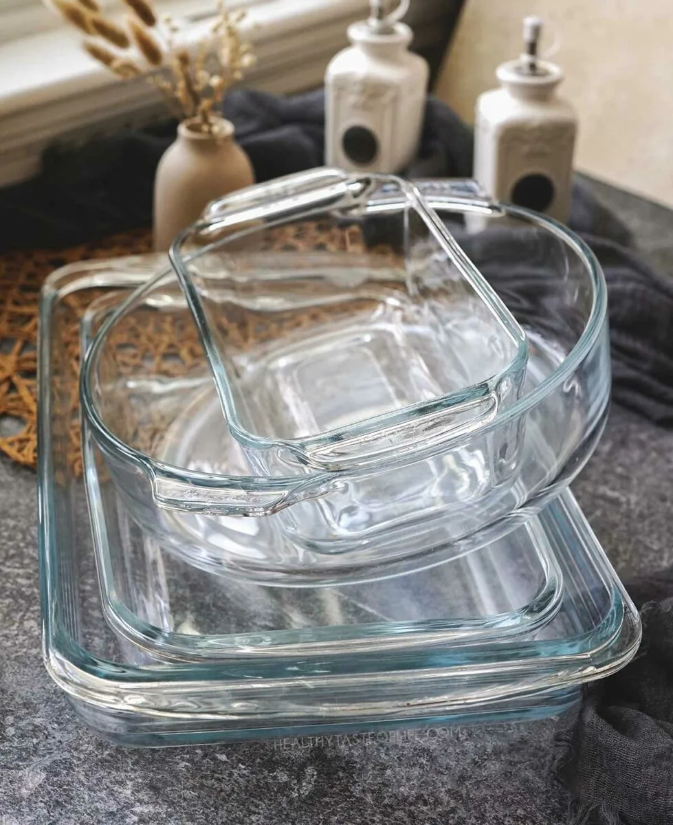 Healthy non toxic bakeware made of glass: baking pans, casserole dish and bread pan.
