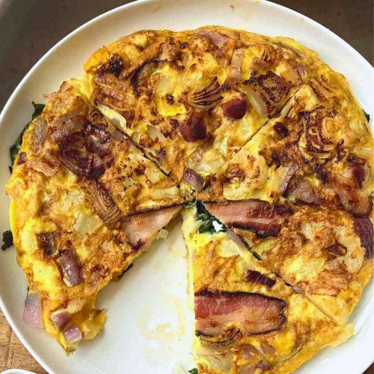 Omelette with cauliflower veggies and bacon - sliced featured image